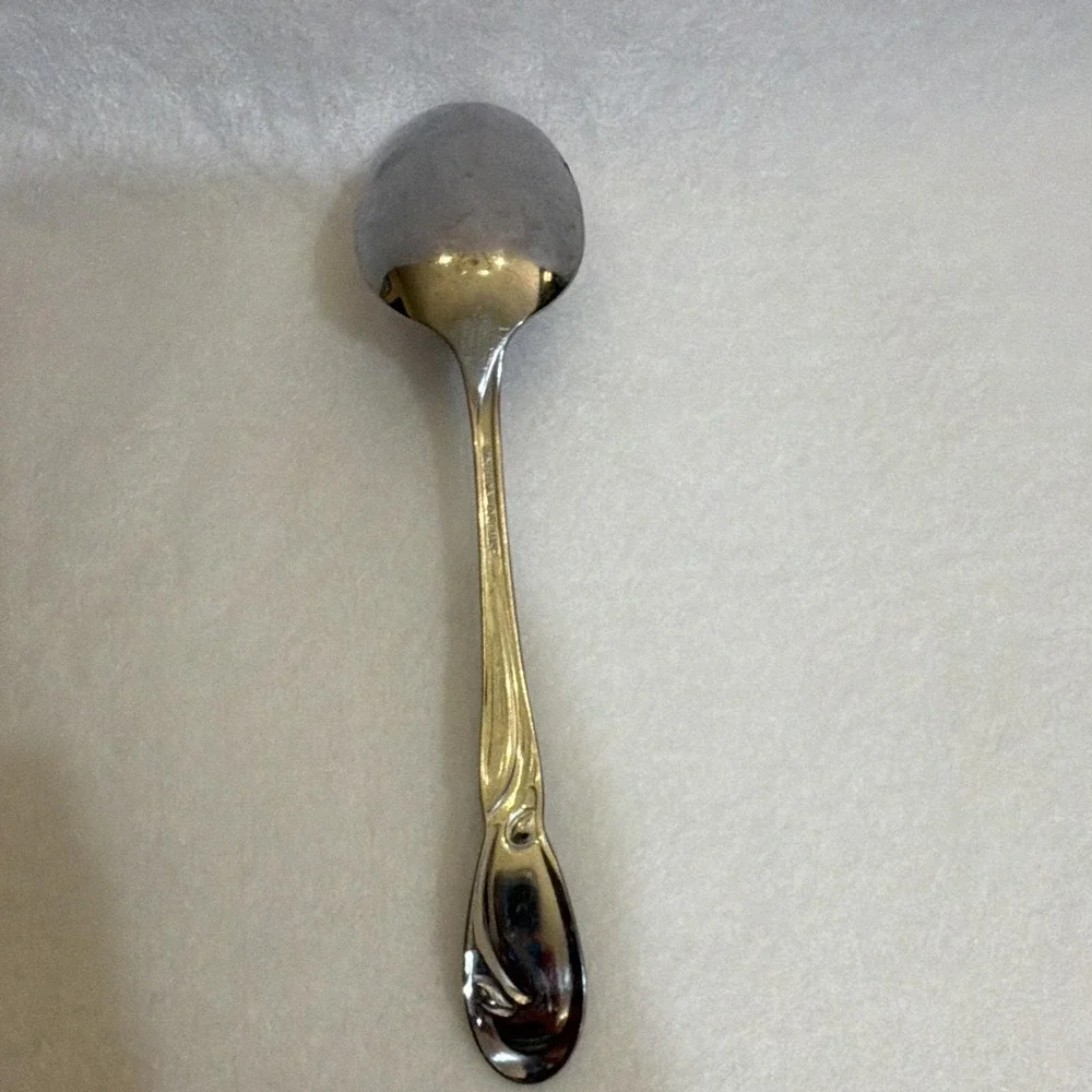Oneida Deluxe Stainless Steel Teaspoon Floral Handle Glossy Silver 6 in
